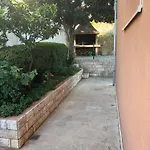 Lea * Ποντστράνα