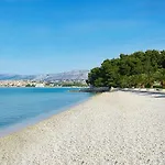 Apartman Lea *
