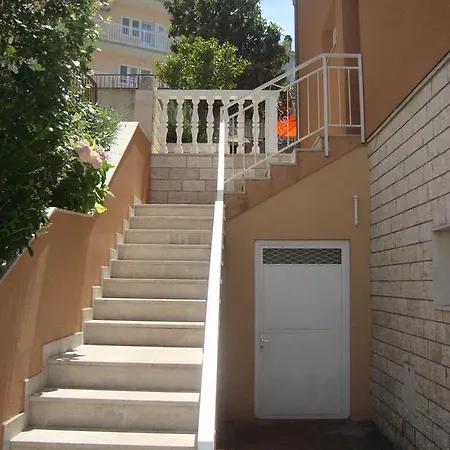 Lea Apartment *