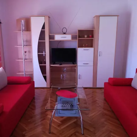 Lea Apartment *